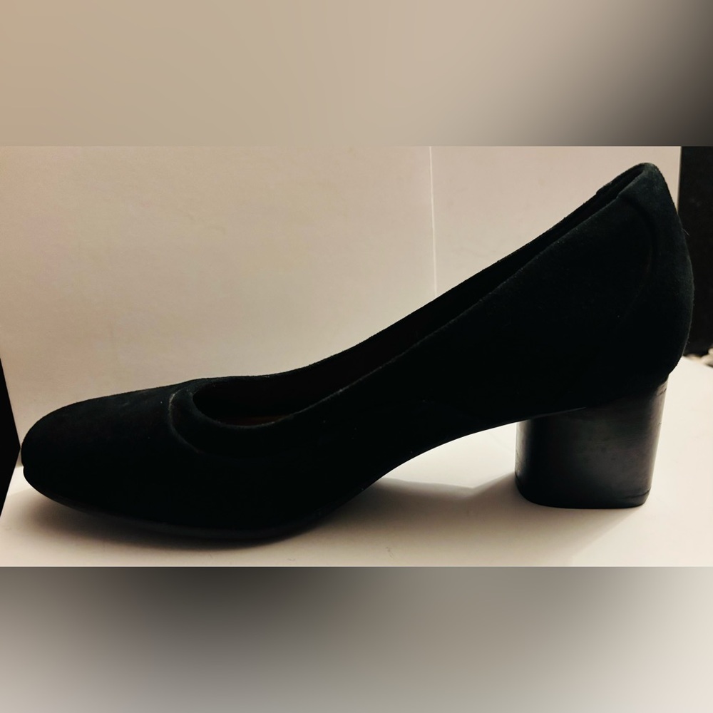 Elegant Black Women's Block Heels - Picture 4 of 8